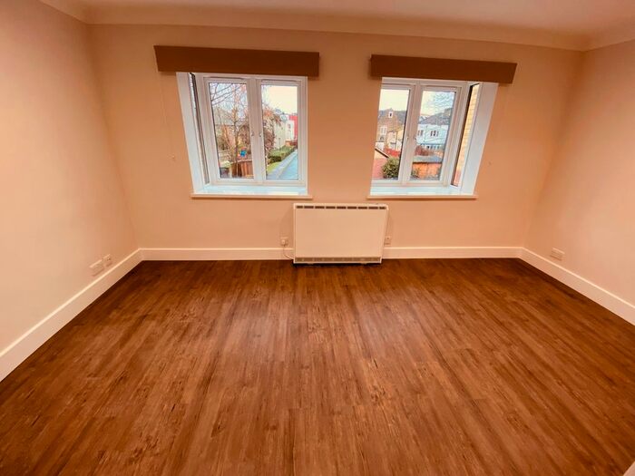 1 Bedroom Flat To Rent In Glyn Avenue, East Barnet, EN4
