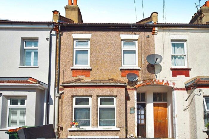 2 Bedroom Maisonette For Sale In South Esk Road, Forest Gate, London, E7