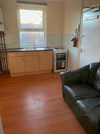 1 Bedroom Flat To Rent In Elvey Street, Wakefield, WF1