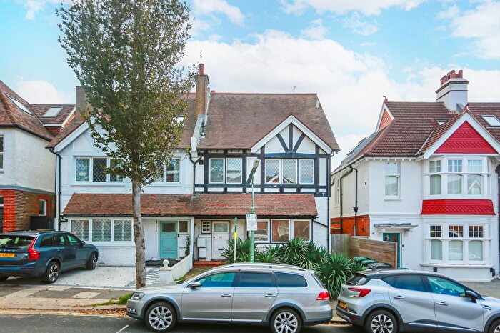 2 Bedroom Flat For Sale In Bigwood Avenue, Hove, BN3