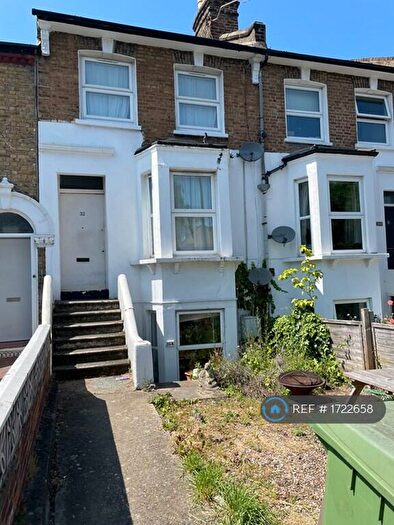 1 Bedroom Flat To Rent In Evelina Road, Nunhead, SE15