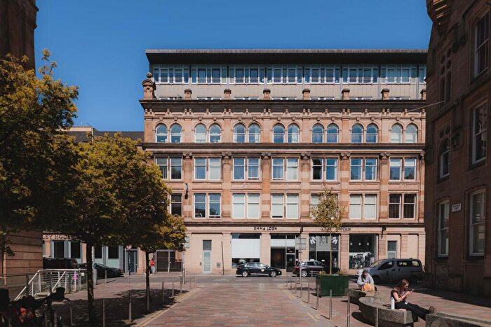 1 Bedroom Flat For Sale In Ingram Street, Merchant City, G1