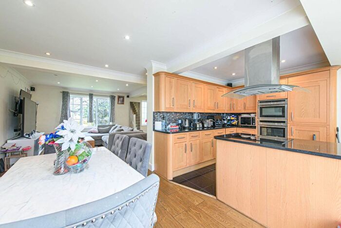 4 Bedroom Property For Sale In Elmbank Avenue, Barnet, EN5