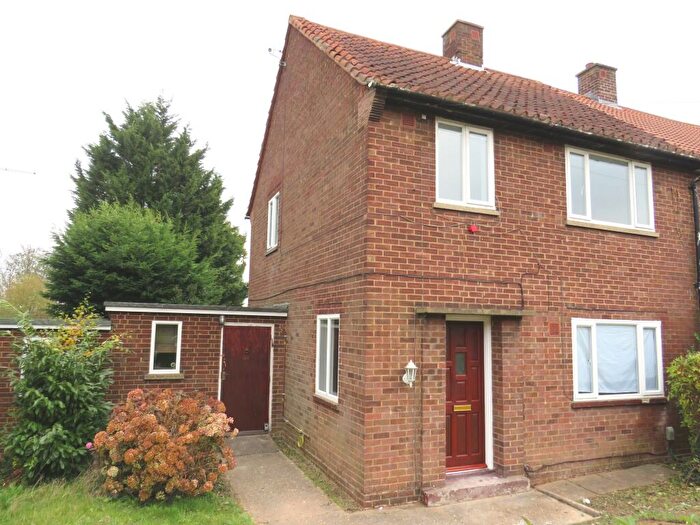 3 Bedroom Semi-Detached House To Rent In Wallingford Walk, St. Albans, AL1