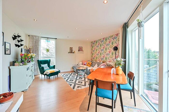 2 Bedroom Flat For Sale In Alvey Street, Elephant And Castle, London, SE17