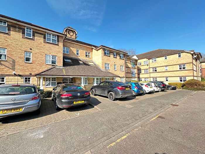 2 Bedroom Flat To Rent In Barons Court, Earls Meade, Luton, Bedfordshire, LU2