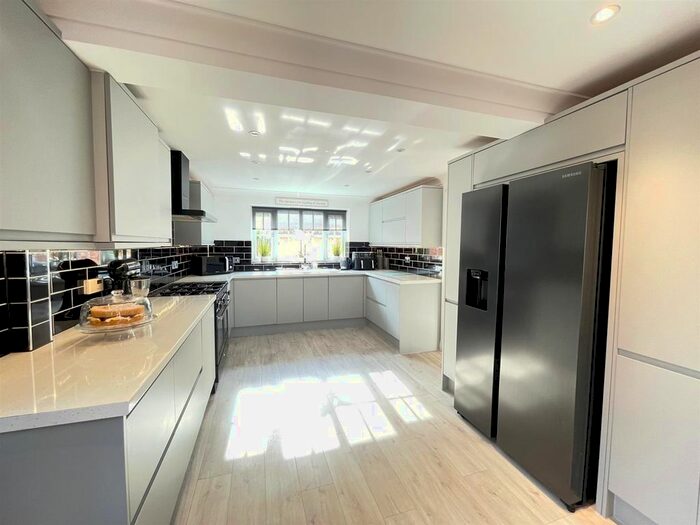 5 Bedroom Detached House For Sale In Olley Walk, Tiptree, Colchester, CO5