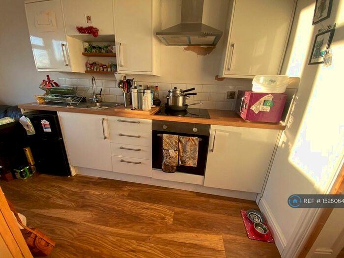 2 Bedroom Flat To Rent In Ground Floor, Exeter, EX4