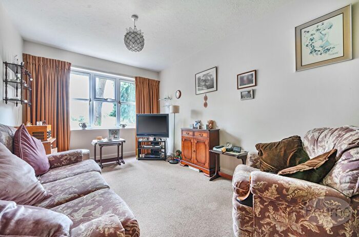 1 Bedroom Flat For Sale In Lenten Street, Alton, Hampshire, GU34