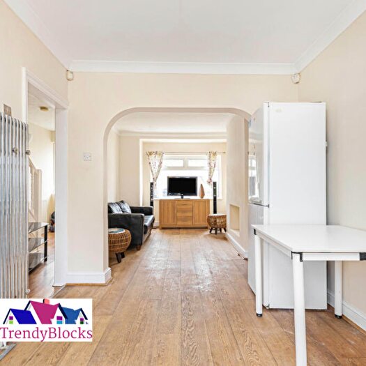 3 Bedroom Terraced House To Rent In Canon Road, Bromley, BR1