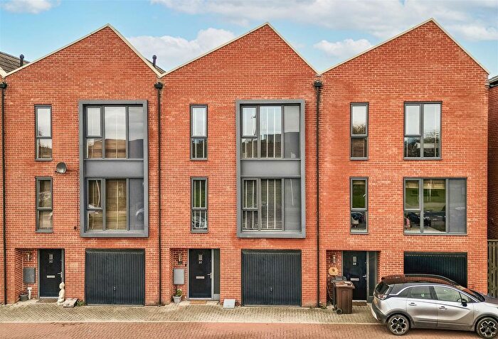 4 Bedroom Town House To Rent In Somerset Close, Kingsway, Derby, DE22