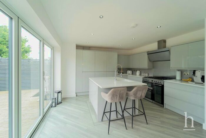 5 Bedroom Link Detached House For Sale In Vyner Croft, Prenton, CH43