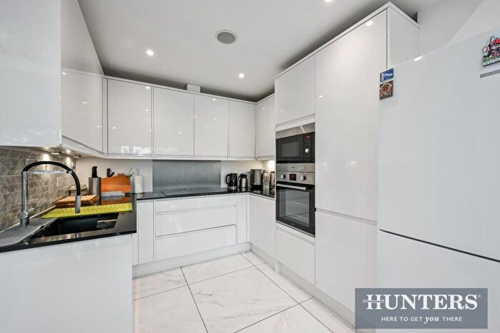 4 Bedroom Terraced House For Sale In Dorchester Road, Worcester Park, KT4