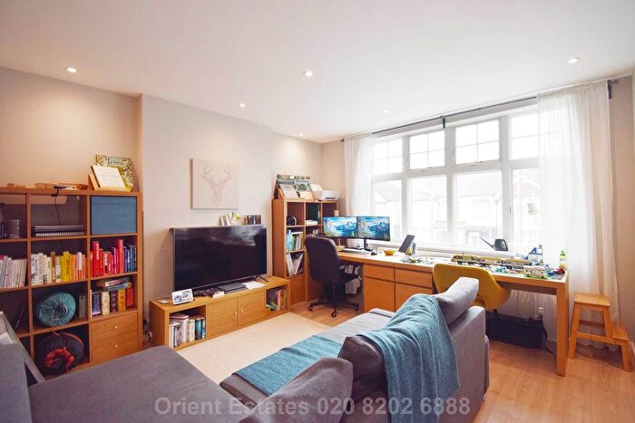 2 Bedroom Flat To Rent In Hayes Crescent, London, NW11