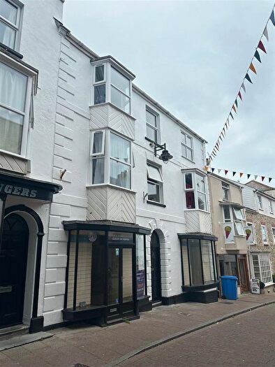 1 Bedroom Property To Rent In Shop, Fore Street, Seaton, EX12