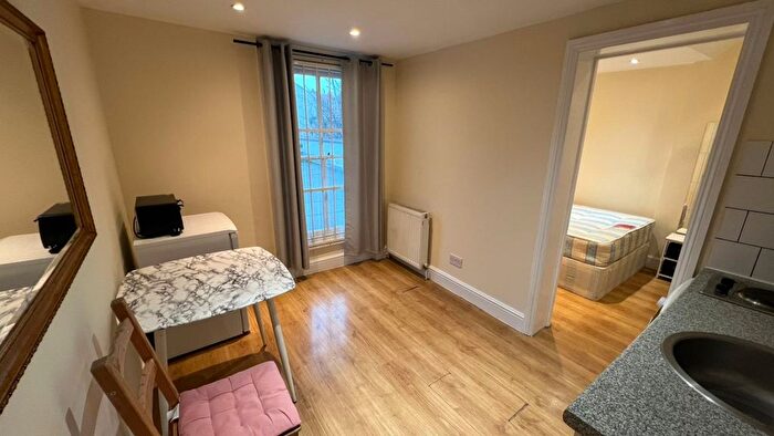 1 Bedroom Studio To Rent In Hammersmith Road, London, W14