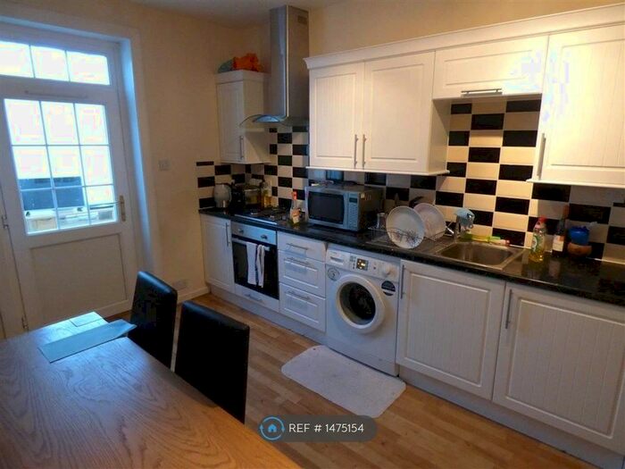 5 Bedroom Semi-Detached House To Rent In Shelbourne Road, Bournemouth, BH8