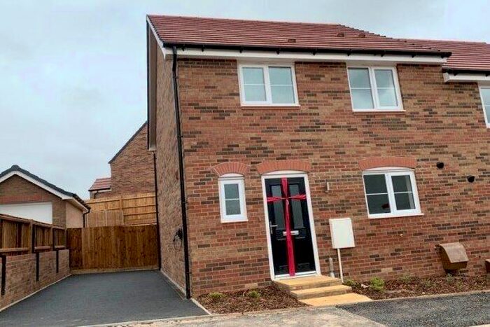 3 Bedroom Semi-Detached House To Rent In Sarah Drive, Nottingham, NG12