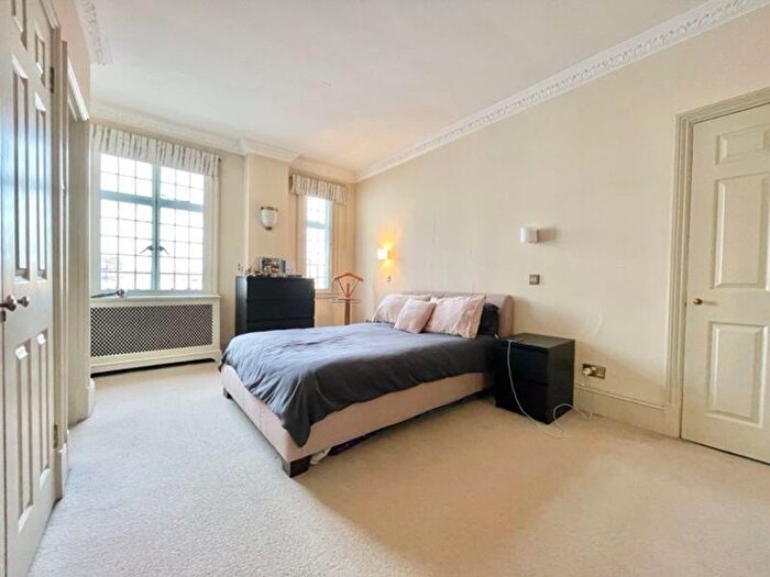 2 Bedroom Flat To Rent In Baker Street, NW1