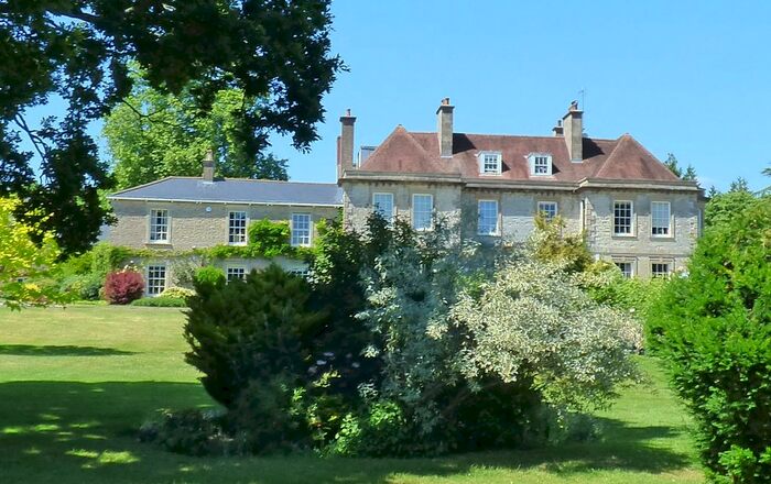 2 Bedroom Flat For Sale In Lattiford, Holbrook, Wincanton, BA9