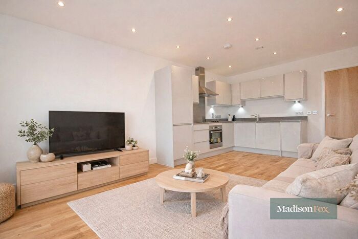 1 Bedroom Flat To Rent In Tyas Road, Canning Town, London, E16