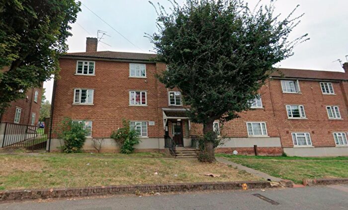 2 Bedroom Flat For Sale In Bittacy Hill, London, NW7