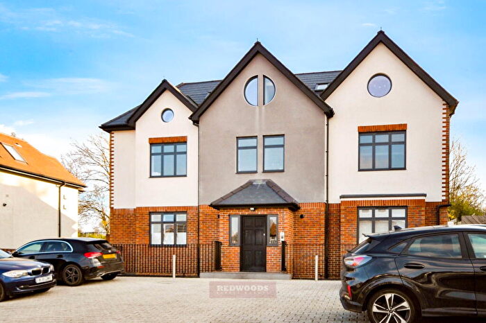 2 Bedroom Duplex For Sale In Hayes Lane, Bromley, BR2