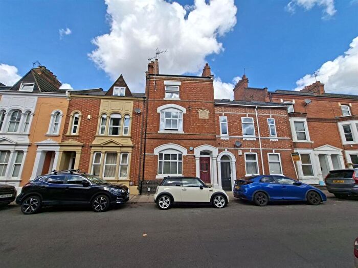 4 Bedroom Town House For Sale In Colwyn Road, Northampton, NN1