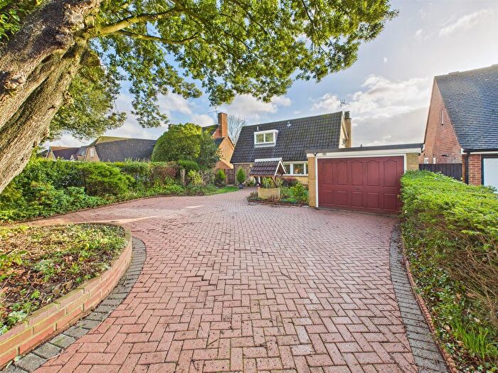 3 Bedroom Detached House For Sale In Cockney Hill, Tilehurst, Reading, RG30