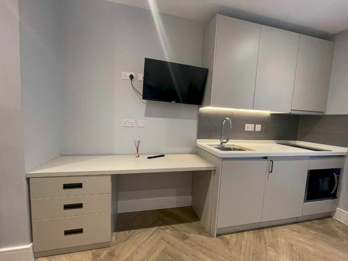 Studio To Rent In Freeland Road, London, W5