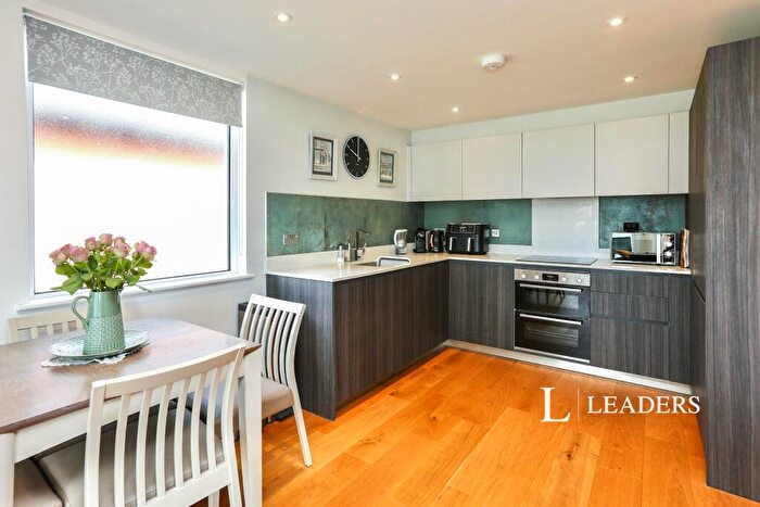 2 Bedroom Flat To Rent In Waters Edge, Old Swanwick Lane, SO31