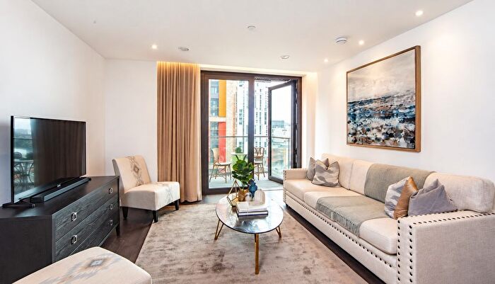 3 Bedroom Flat To Rent In Thornes House, London, SW11
