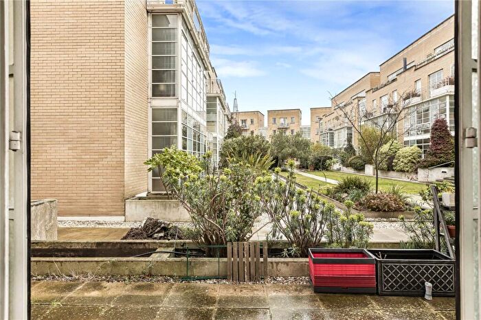 2 Bedroom Apartment To Rent In Roy Square, London, E14