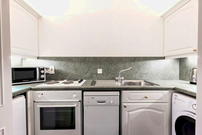 2 Bedroom Flat To Rent In Whitehall Place, Aberdeen, AB25