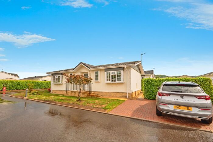 2 Bedroom Park Home For Sale In Cheltenham Road, Ashton-Under-Hill, Evesham, WR11