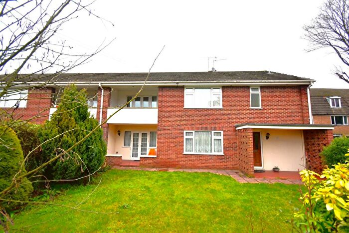 2 Bedroom Flat To Rent In Lassell Court, Maidenhead, SL6