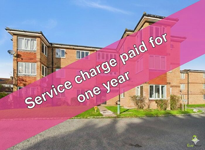 2 Bedroom Flat For Sale In Pinecroft Court, Wickham Lane, Welling, Kent, DA16