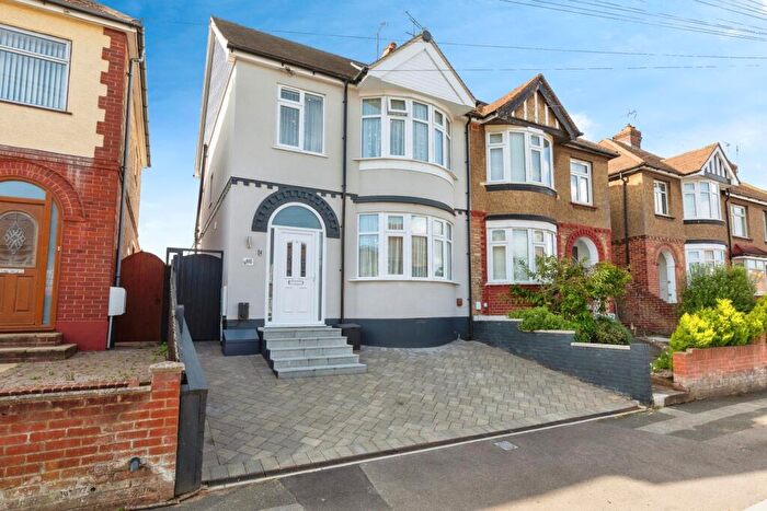5 Bedroom Semi-Detached House For Sale In Sunnymead Avenue, Gillingham, Kent, ME7