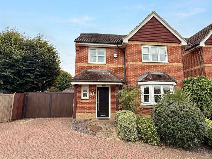 5 Bedroom Detached House To Rent In Wellsfield, Bushey, WD23