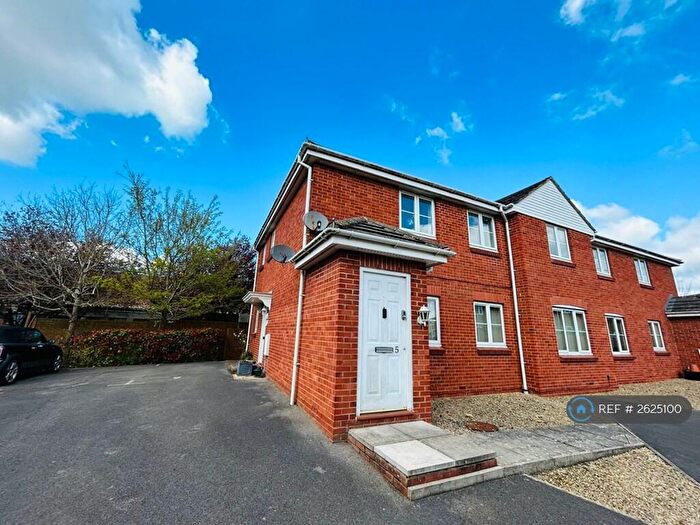 2 Bedroom Maisonette To Rent In Manor House Close, Royal Wootton Bassett, Swindon, SN4