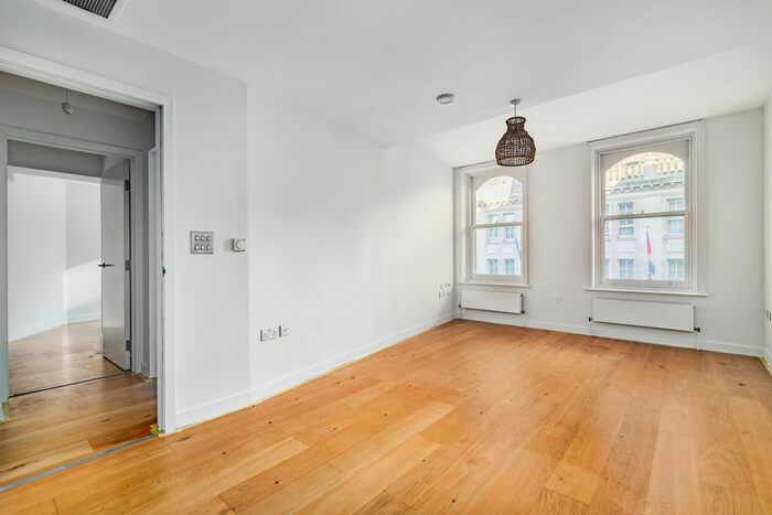 2 Bedroom Flat To Rent In Great Marlborough Street, London, W1F