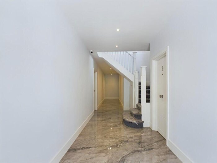 Studio For Sale In Brondesbury Park, London, NW6