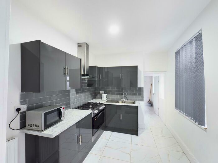 5 Bedroom Terraced House To Rent In High Lane, Stoke-on-Trent, ST6