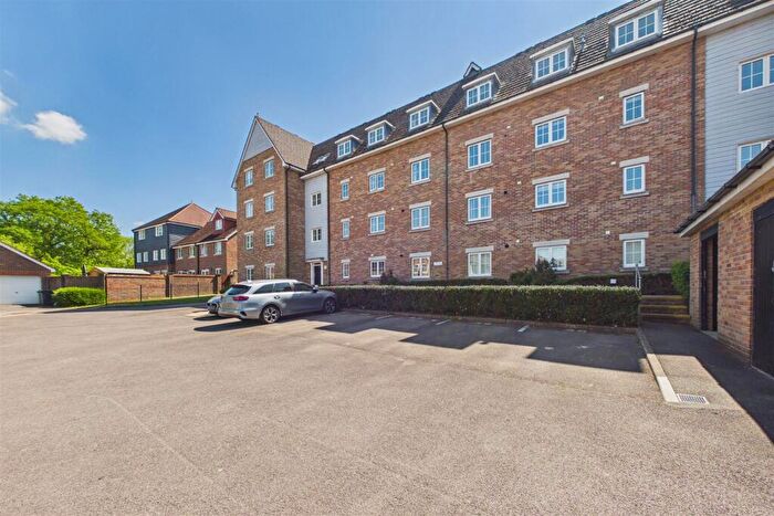 2 Bedroom Flat For Sale In Richards Field, Chineham, Basingstoke, RG24