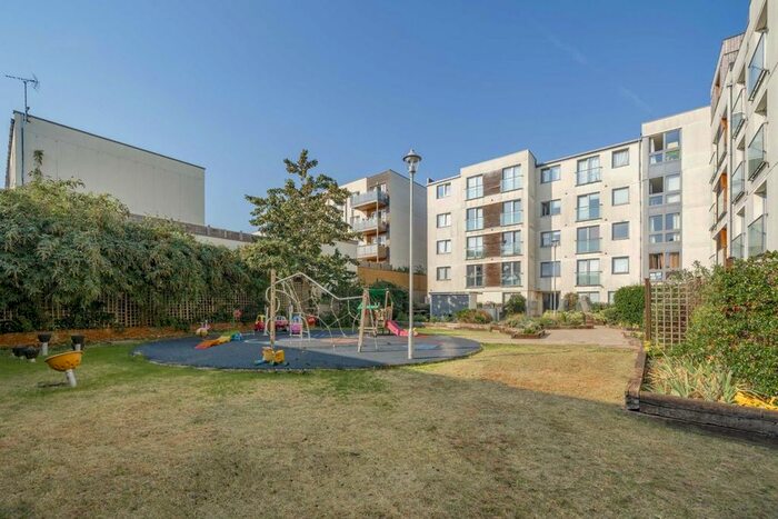 1 Bedroom Flat To Rent In Garden Road, Richmond, TW9