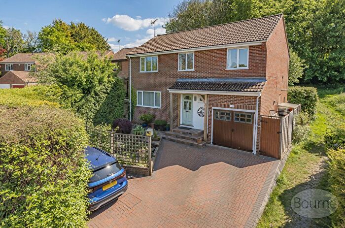 4 Bedroom Detached House For Sale In Salisbury Close, Alton, Hampshire, GU34