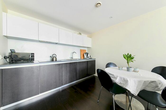 1 Bedroom Flat To Rent In Pump House Crescent, Brentford, London, TW8