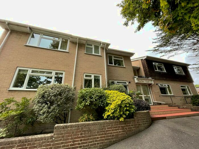 2 Bedroom Flat To Rent In Hurn Road, Christchurch, BH23