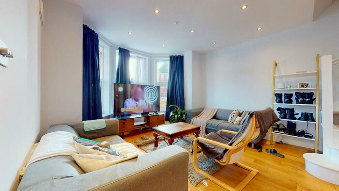 3 Bedroom Ground Flat To Rent In Aberdeen Road, NW10