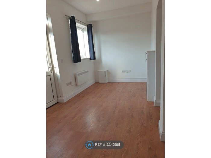 1 Bedroom Flat To Rent In Felley Way, Leicester, LE3